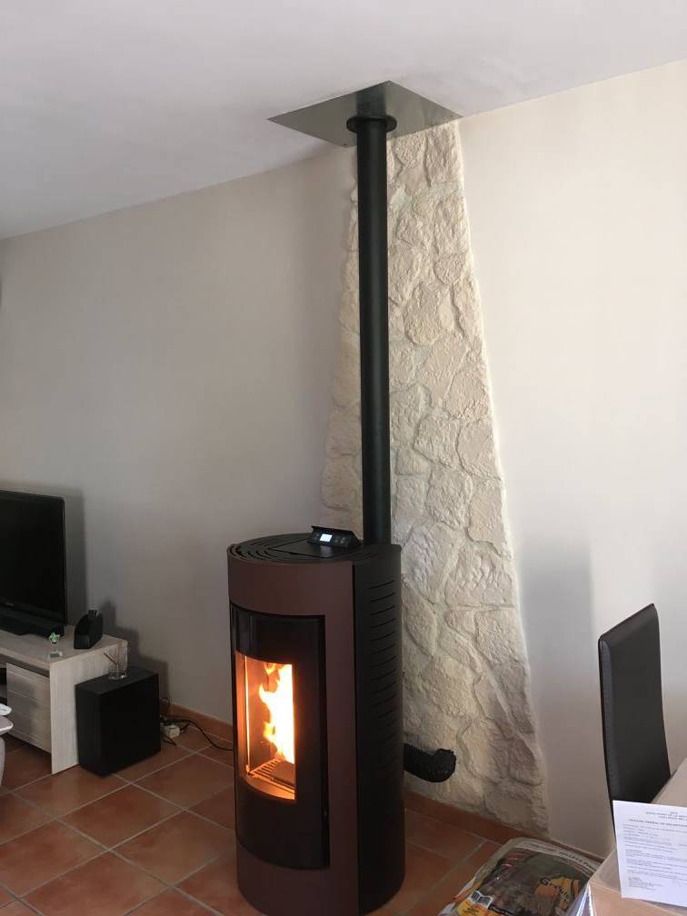 Installateur & montage poêle à granulés en video Saint Maximin Brignoles 83136 VAR
