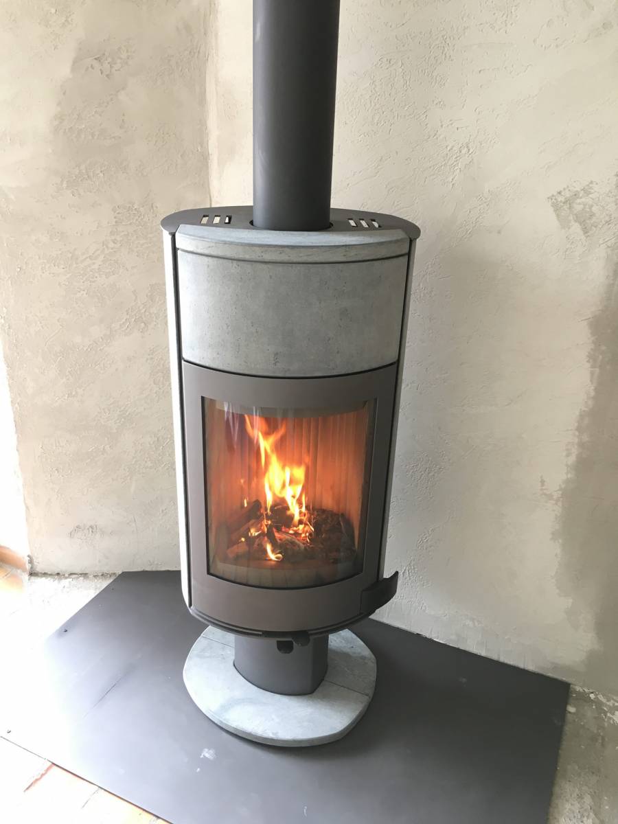 Quel est le prix d'une installation d'un poêle à granulés ou pellets silencieux design dans le var 83