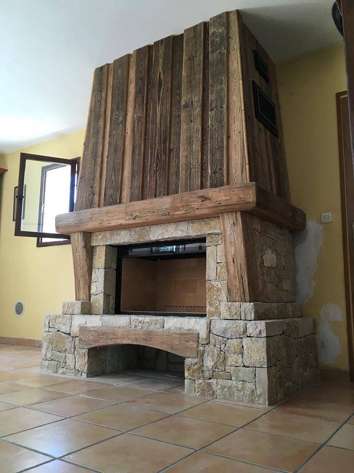 Montage cheminée en pierre sur mesure atrier d'eco saint maximin