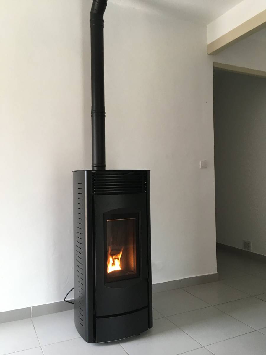 Faire l'entretien de son poele à granulés ou pellet et ramonage sur Rocbaron 83136 dans le Var 83
