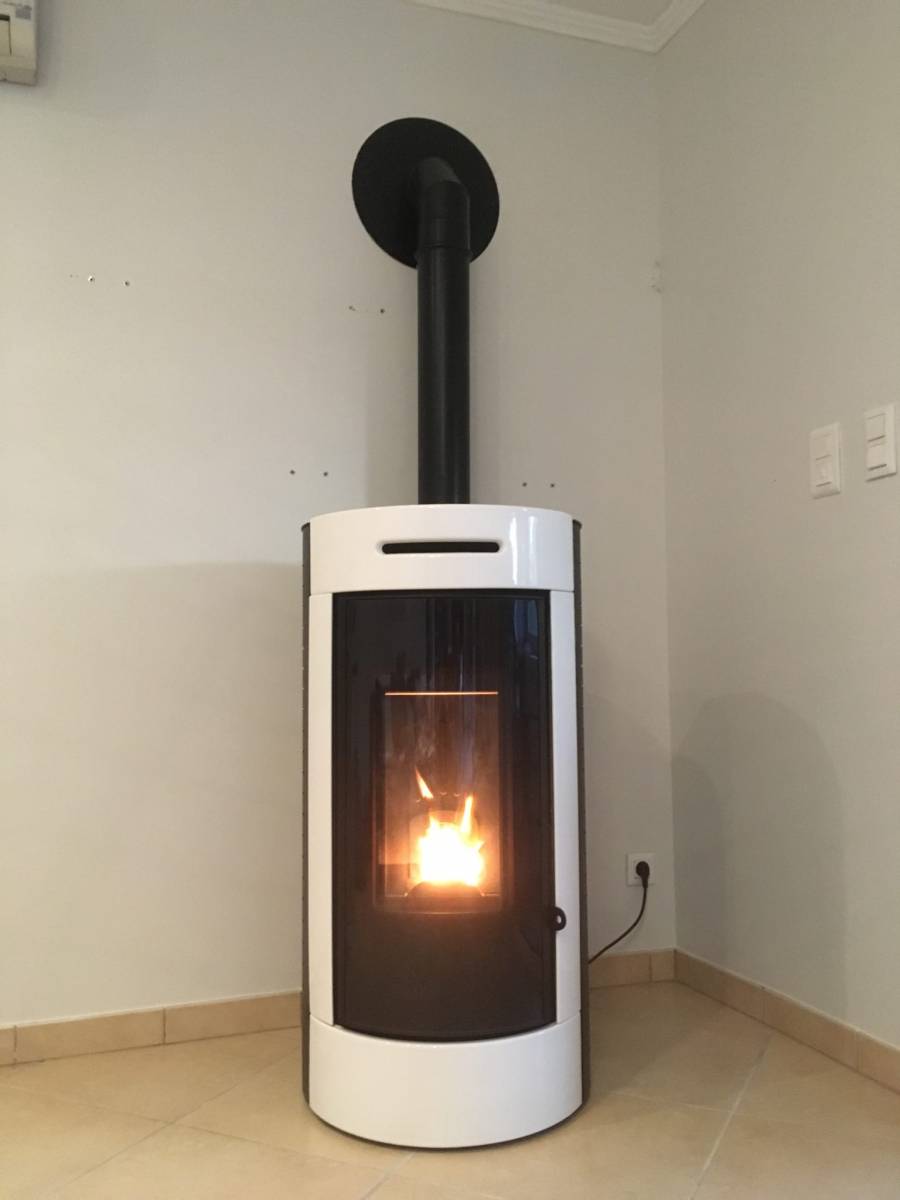 Faire l'entretien de son poele à granulés ou pellet et ramonage sur Rocbaron 83136 dans le Var 83
