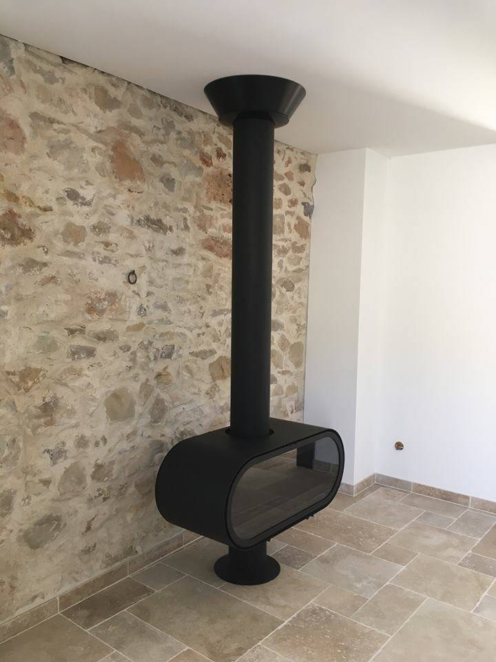 Installation d’un poêle à bois moderne Rocal près de Saint Maximin dans le Var 83