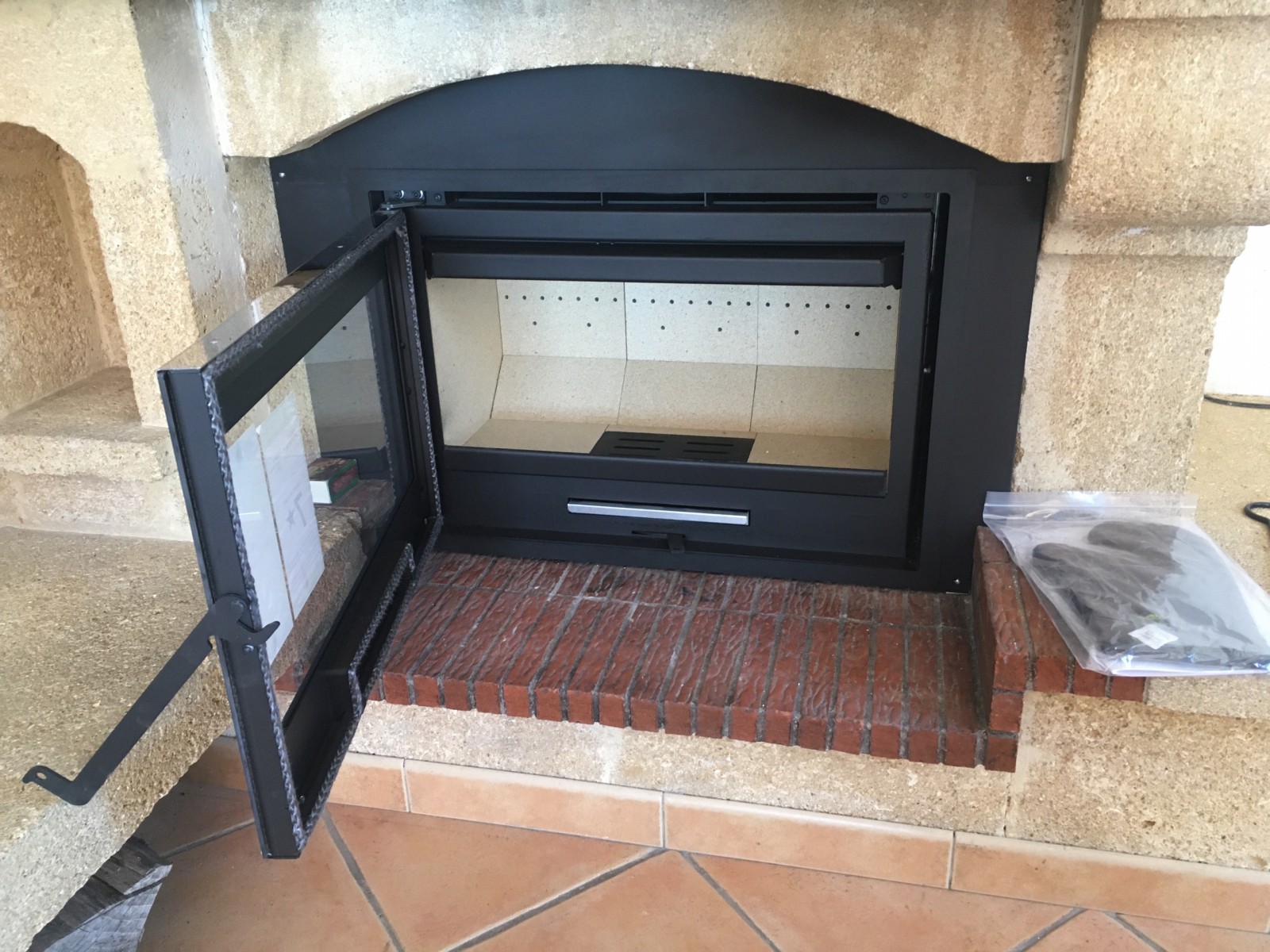 mettre un insert dans une cheminée lacunza saint maximin VAR