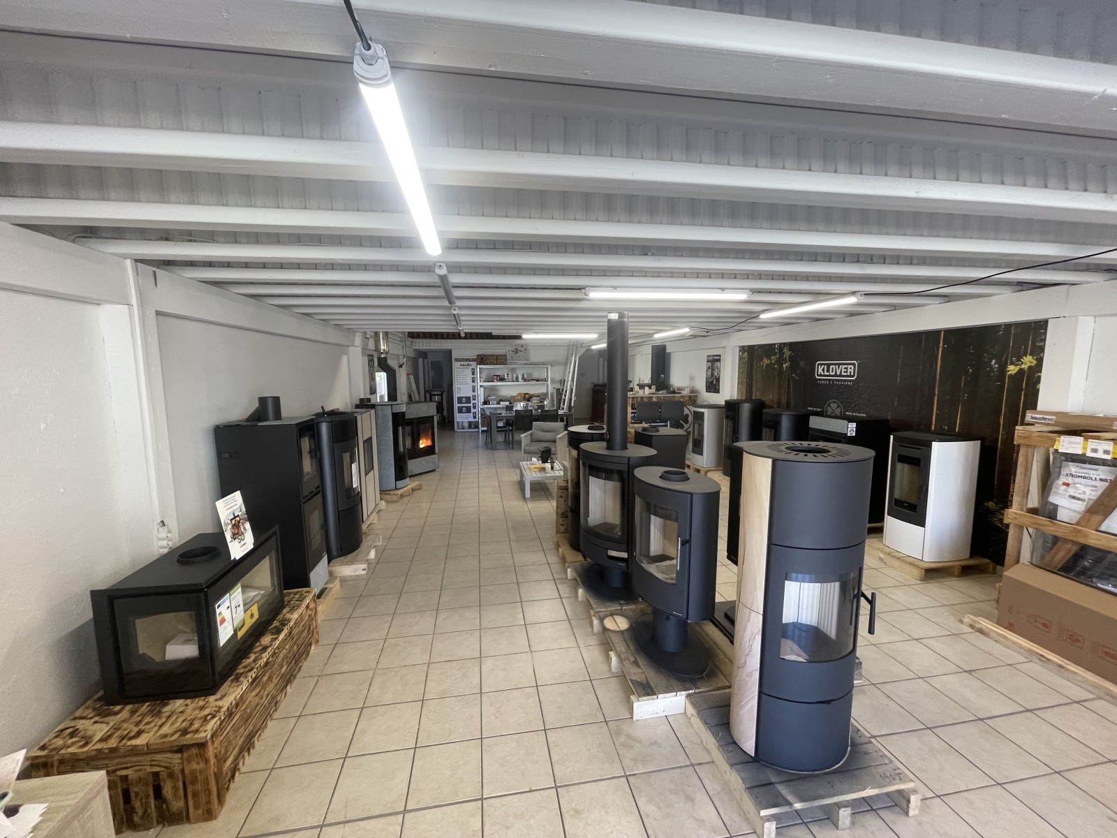 OUVERTURE d'un SHOW ROOM sur SAINT MAXIMIN LA SAINTE BAUME  
POÊLES A BOIS & granulés & Mixte 83 VAR
