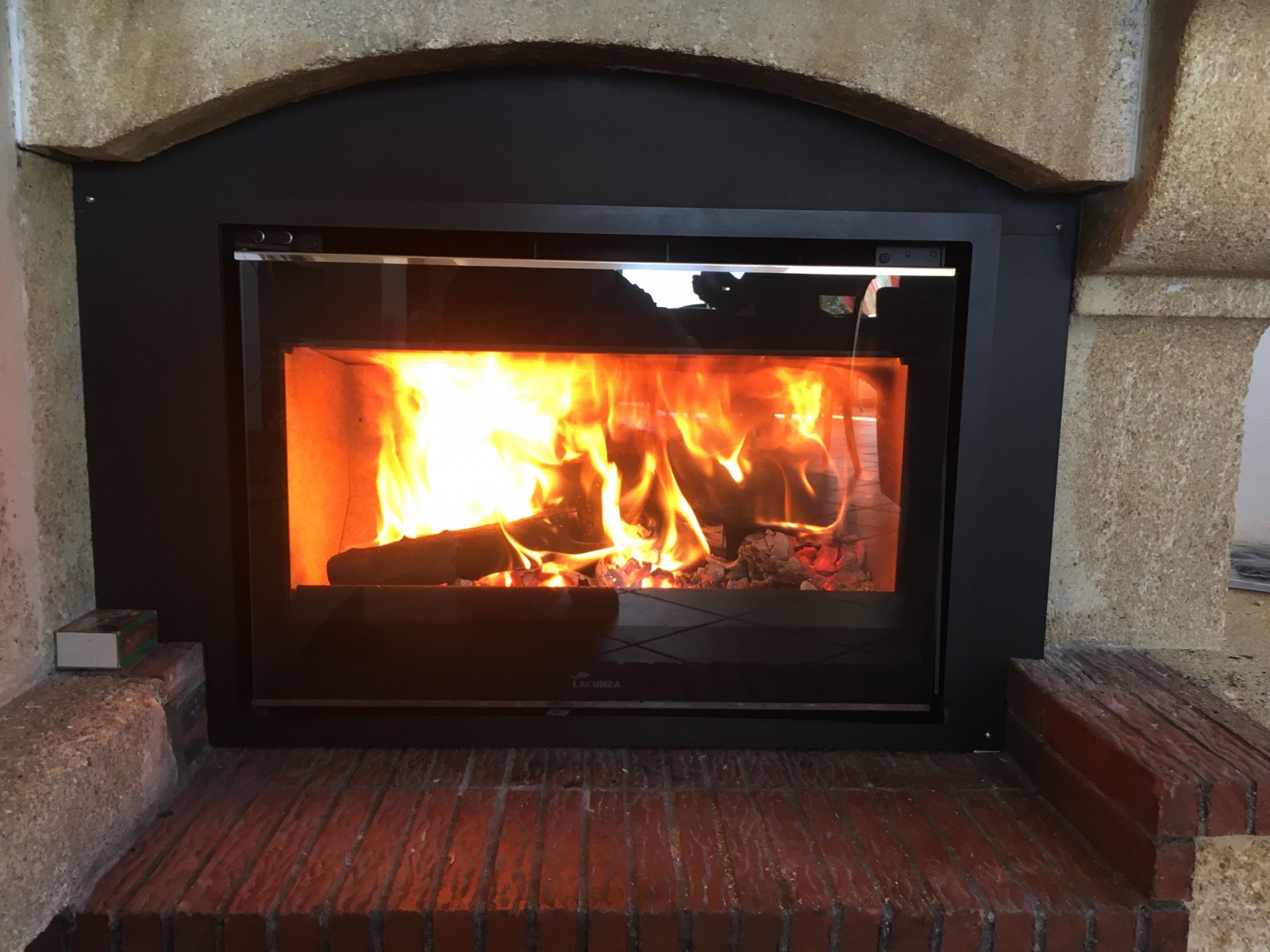 mettre un insert dans une cheminée lacunza tourves VAR