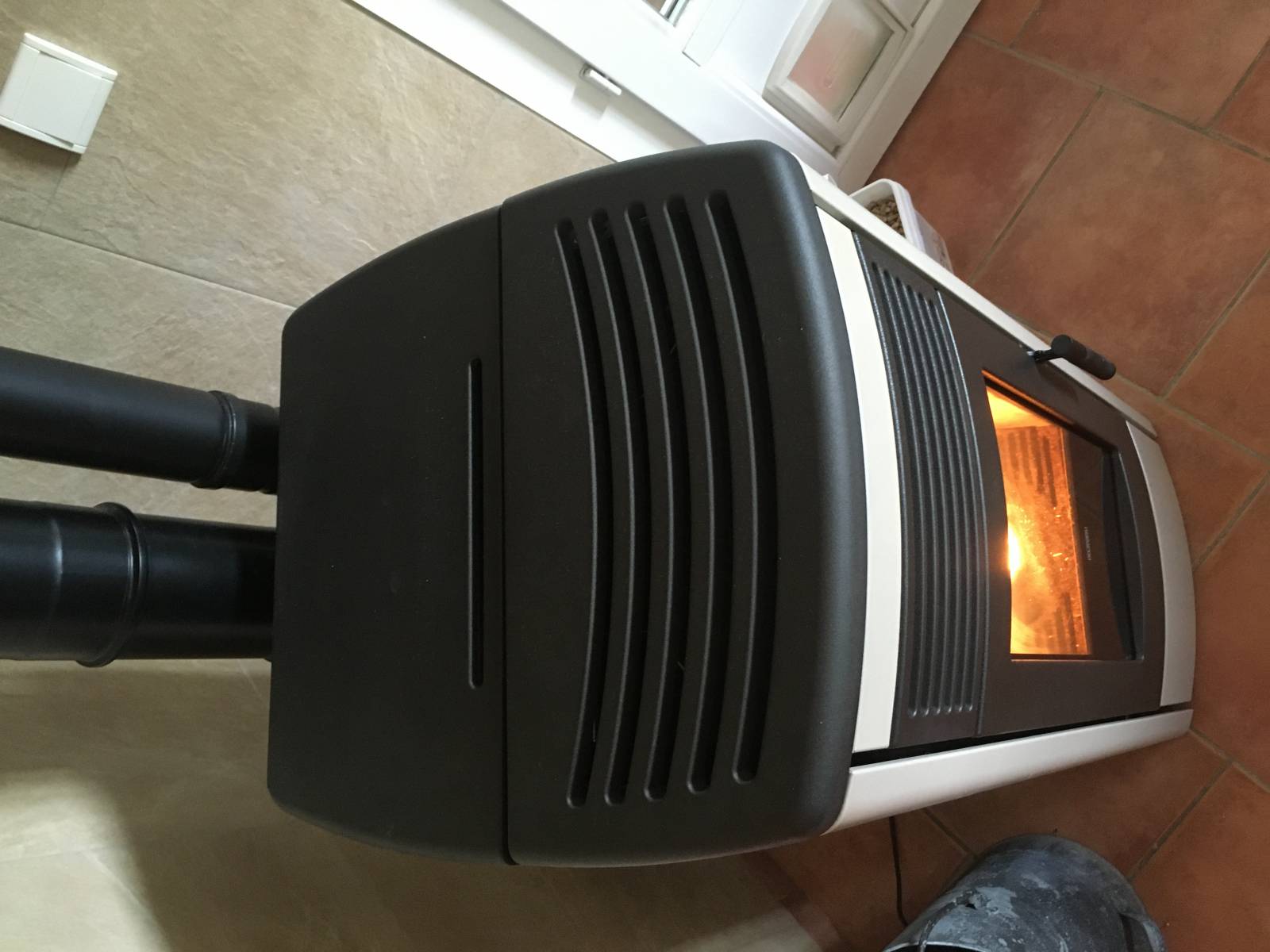 Poêles à pellets KLOVER convection naturelle accumulateur fonte brasier autonettoyant wifi de serie Aubagne 13