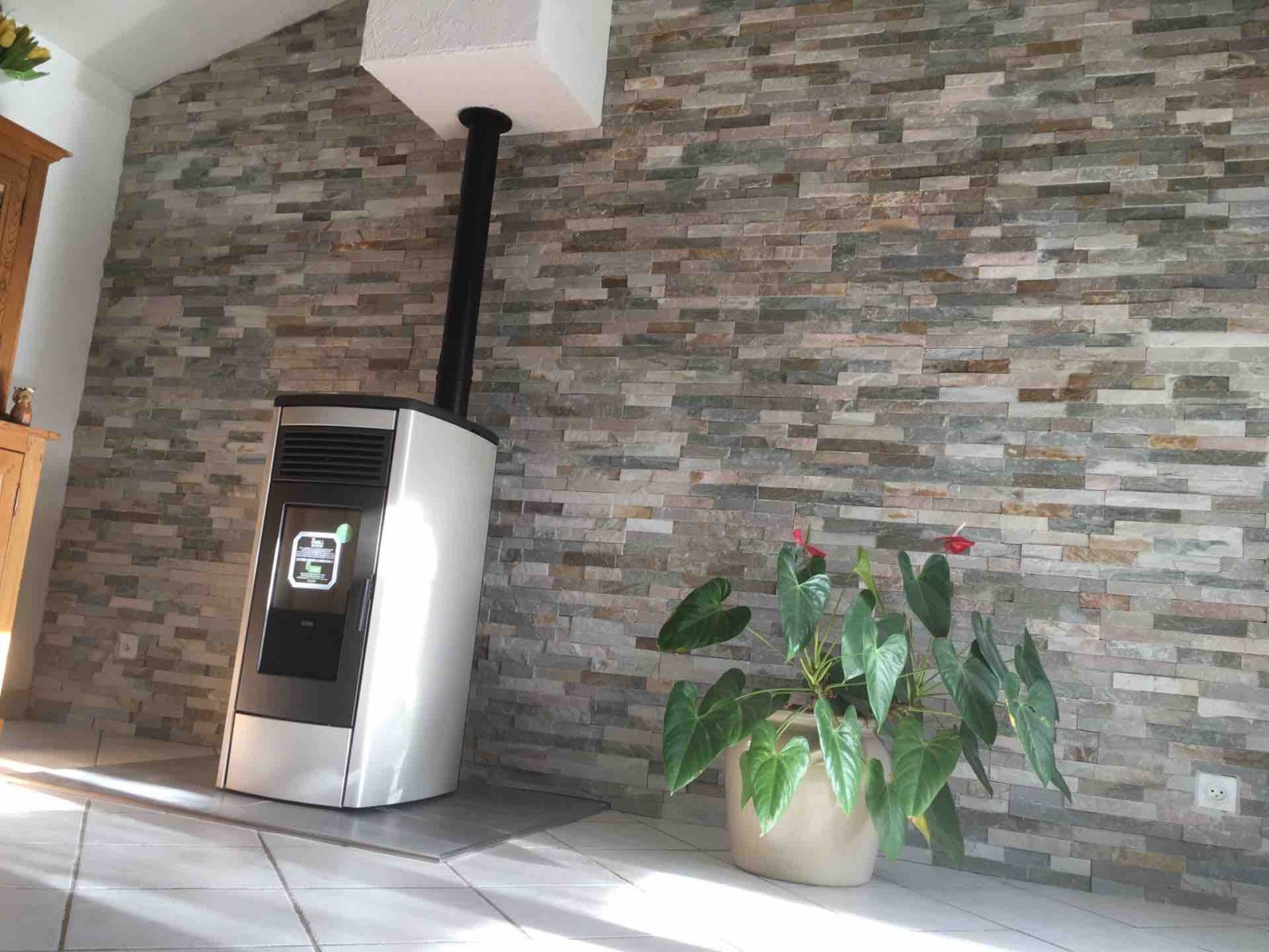 Poêle à granulés de référence Klover tout de série wifi brasier autonettoyant dernière technologie inovante sur Brignoles près de saint Maximin dans le var 83