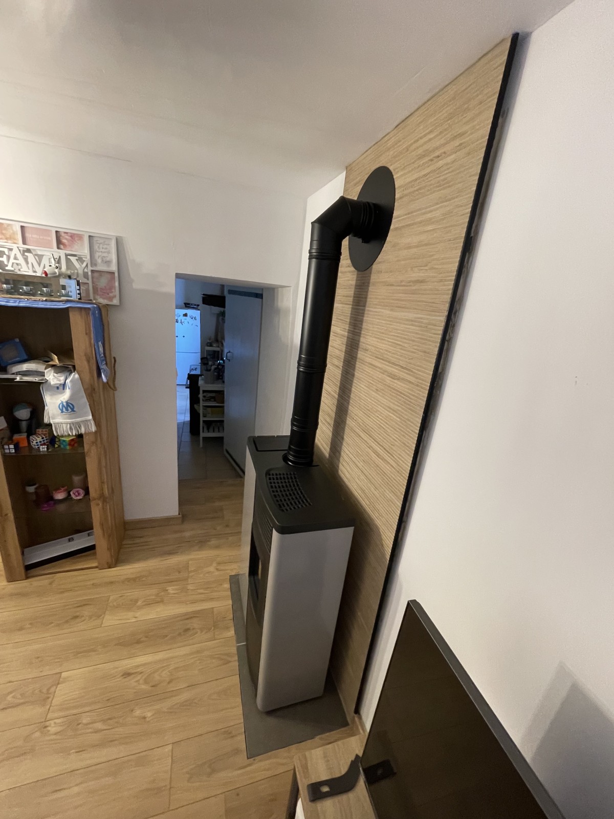 Poêle à granulés compact peu profond Nobis N70 slim brasier autonettoyant dans le Var 83