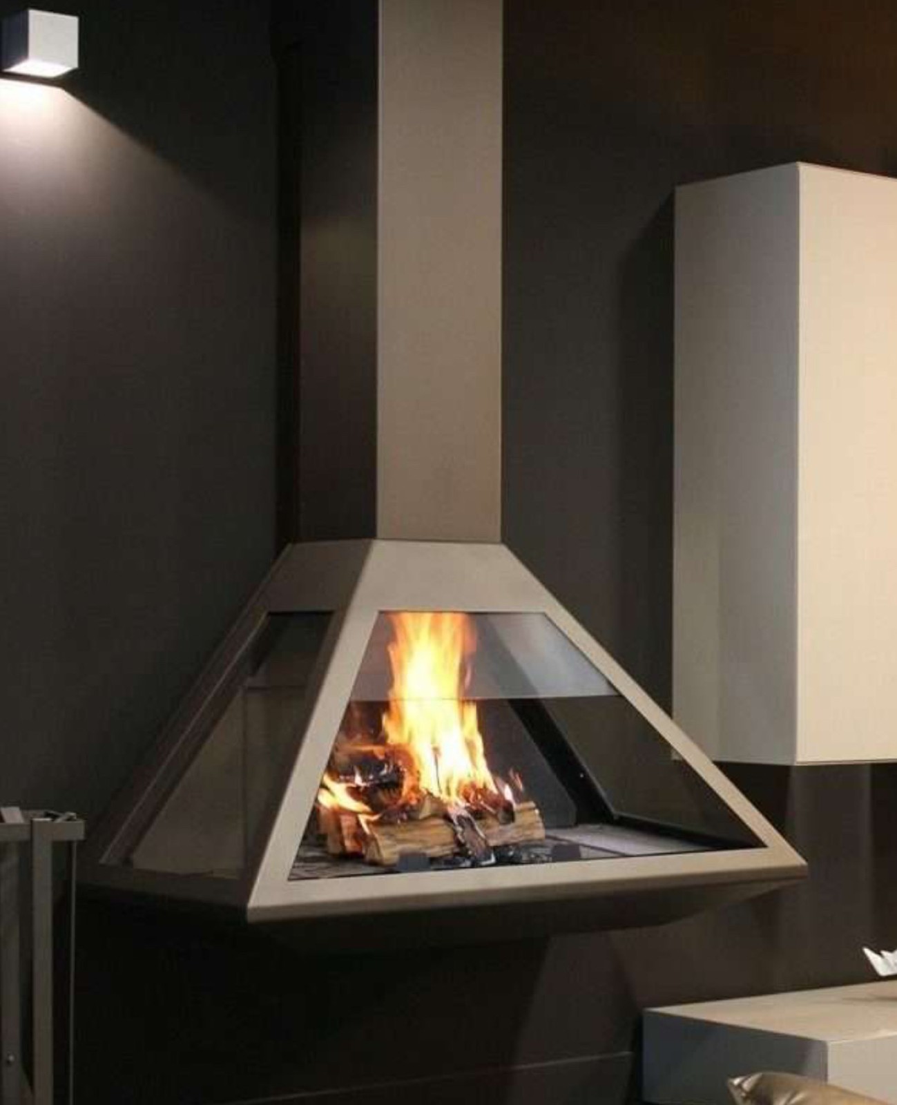 Poêle à Bois Suspendu VYROSA de fabrication Française dans le Var 83 