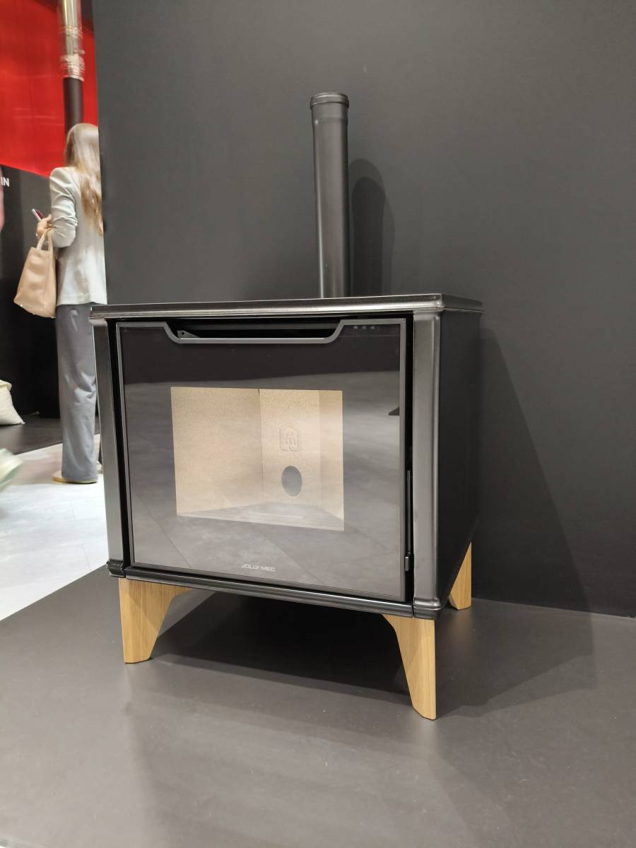 Poêle à bois canalisable et ventilés sur Camps la source dans le VAR 83