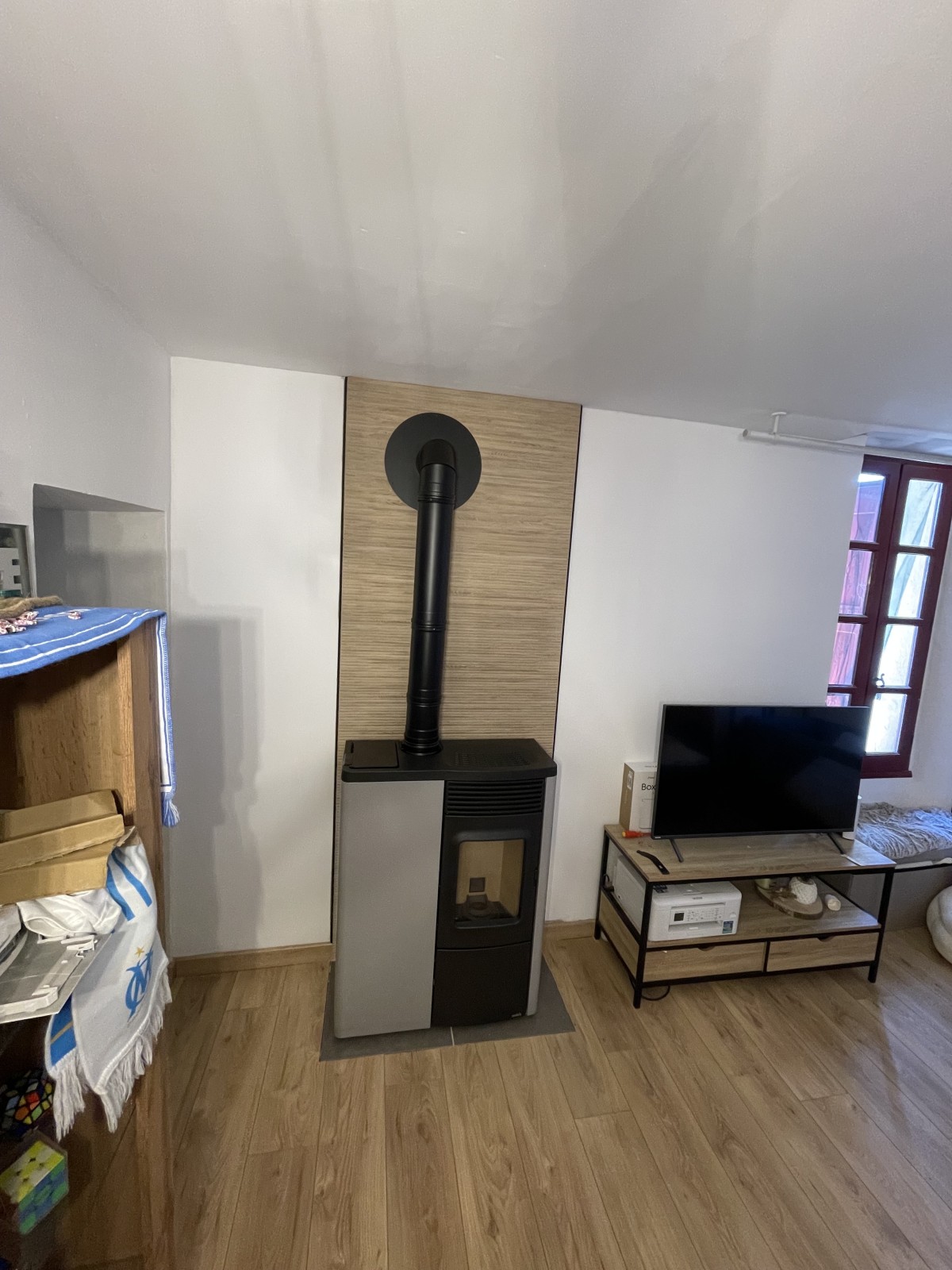 Poêle à granulés compact peu profond Nobis N70 slim brasier autonettoyant dans le Var 83