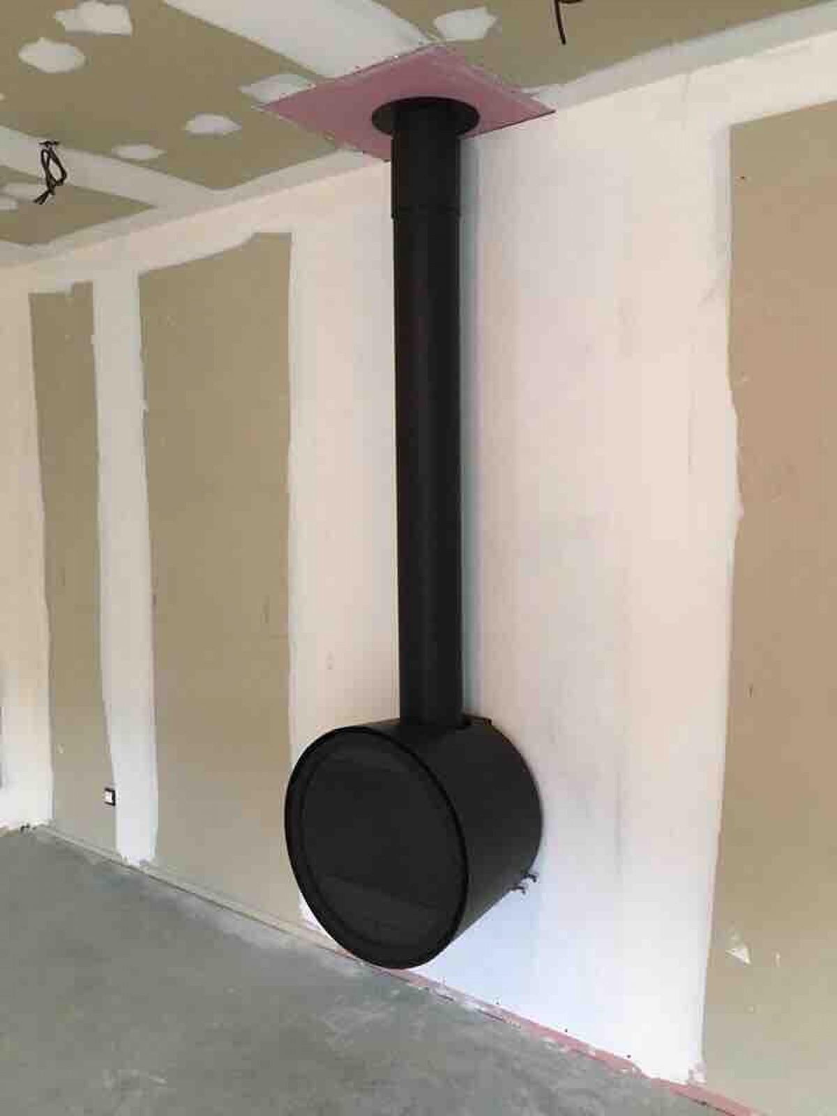 devis pose poêle à bois suspendu moderne design sur Pourrieres dans le Var