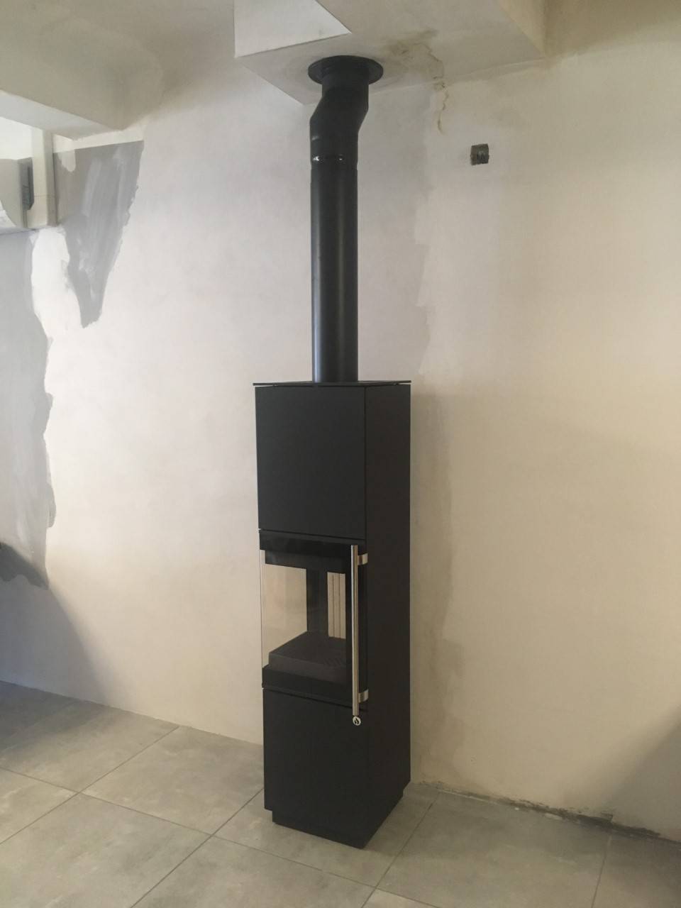 Vente et pose d'un poêle à bois d'angle design à TOURVES près de BRIGNOLES