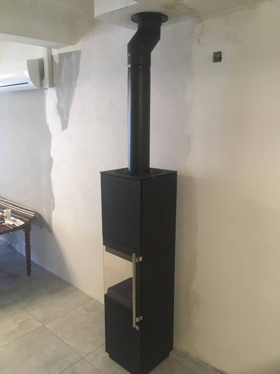 Vente et pose d'un poêle à bois d'angle design à TOURVES près de BRIGNOLES