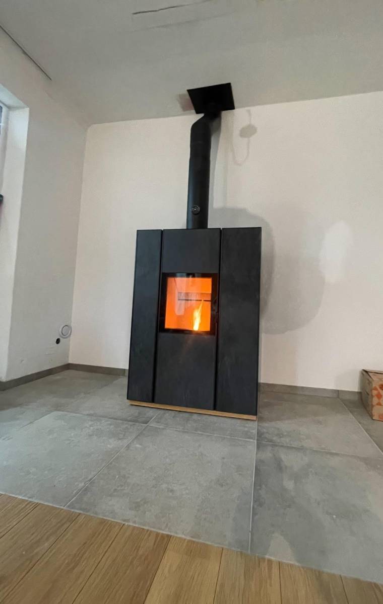 Nobis UNICA poele mixte hybride VAR trets 83