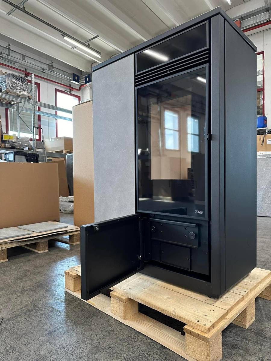 Poele à granulés KLOVER VERTICAL réservoir de 45Kg Accus fonte convection naturelle 2024 sur Forcalqueiret dans le VAR 83