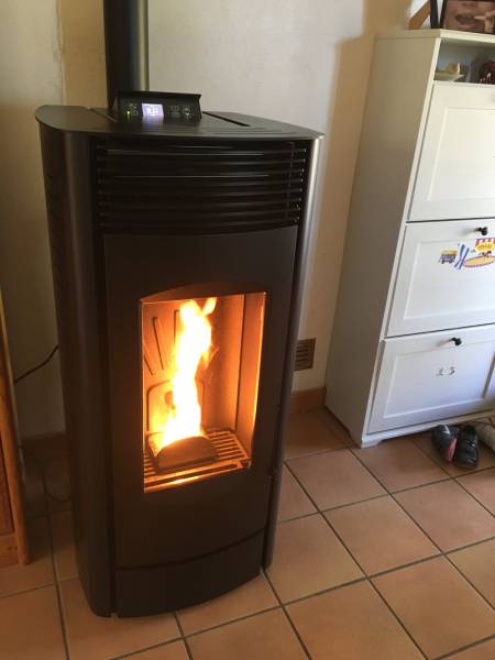 Faire l'entretien de son poele à granulés ou pellet et ramonage sur Rocbaron 83136 dans le Var 83
