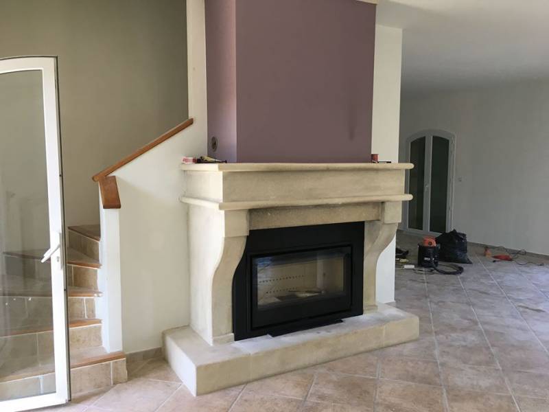 Installation d'un insert bois dans une cheminée ouverte sur Gareoult près de saint maximin la sainte baume dans le Var 83