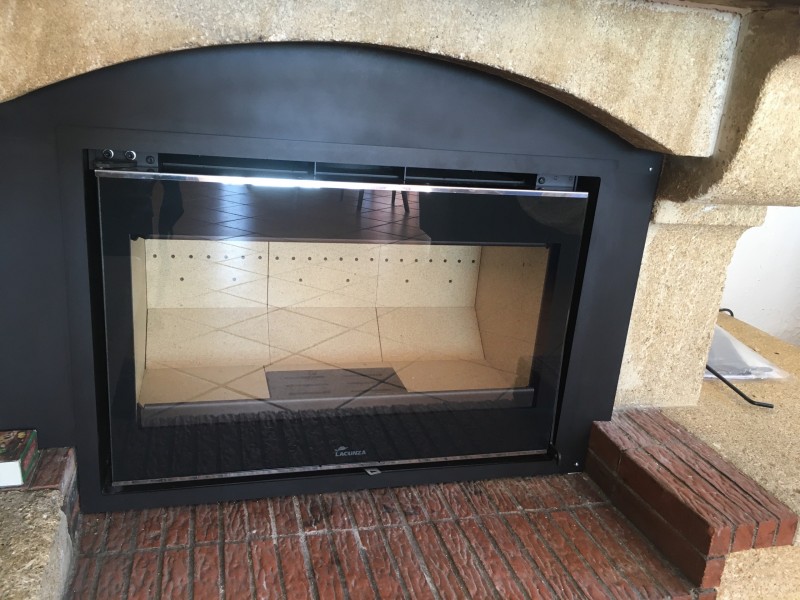 mettre un insert dans une cheminée lacunza la roquebrussanne rougiers VAR
