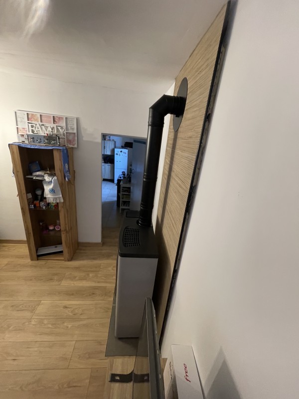 Poêle à granulés compact peu profond Nobis N70 slim brasier autonettoyant dans le Var 83