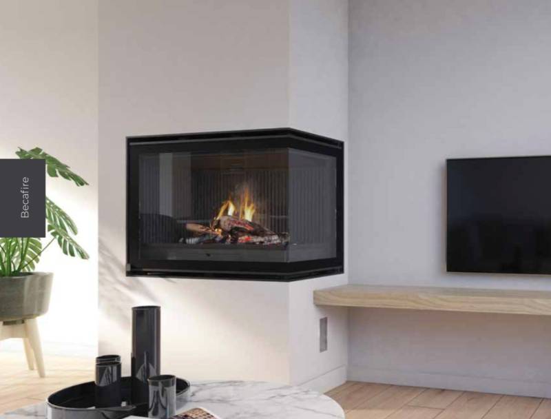 Installation d'une cheminée sur mesure vitre lateral moderne BECAFIRE sur brue auriac