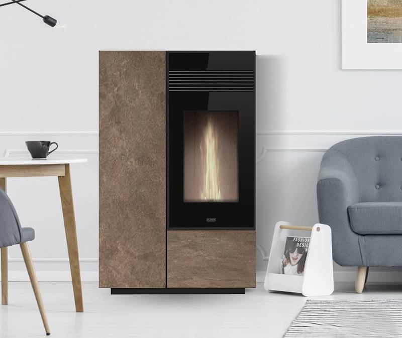 Poele à granulés KLOVER VERTICAL réservoir de 45Kg Accus fonte convection naturelle 2024 sur Tourves dans le VAR 83
