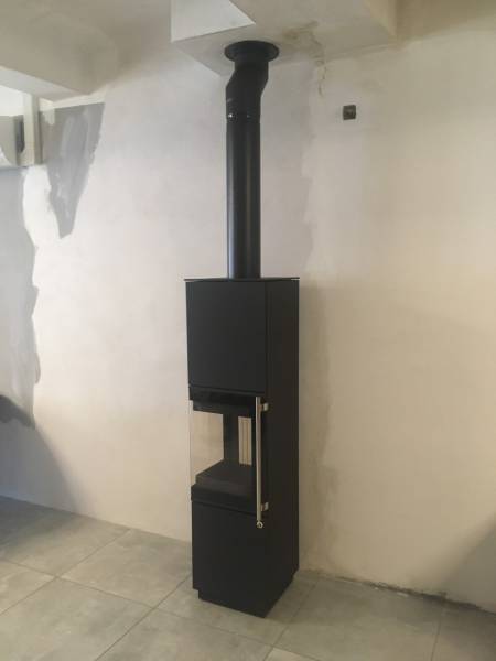 Vente et pose d'un poêle à bois d'angle design à TOURVES près de BRIGNOLES