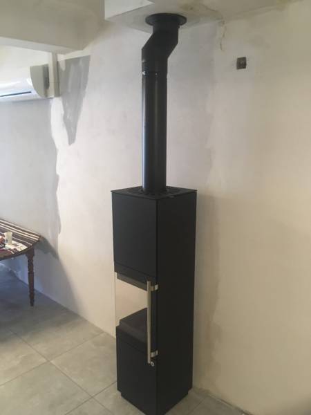 Vente et pose d'un poêle à bois d'angle design à TOURVES près de BRIGNOLES